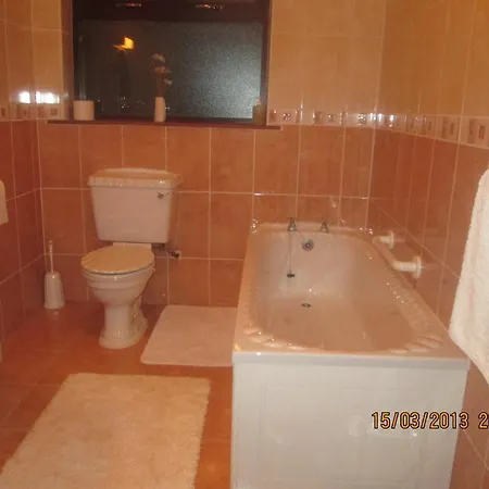 Hillcrest House 3*